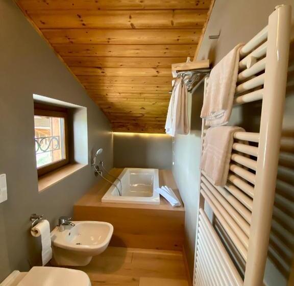 Habitaci�n Est�ndar Abuhardillada, Rutzer Hotel Ristorante & Panoramic Spa
