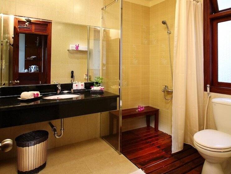 اتاق لوکس با چشم‌انداز باغ, Golden Coast Resort & Spa