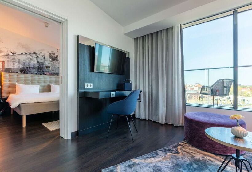 Полулюкс с Балконом, Radisson Blu Riverside