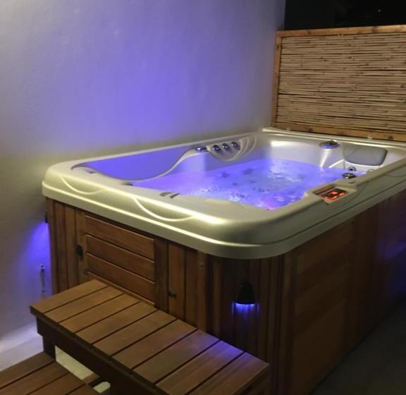 جناح مزود بجاكوزى, Valena Mare Suites & Apartments