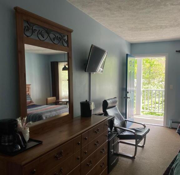 Номер Стандарт, M22 Inn Glen Arbor