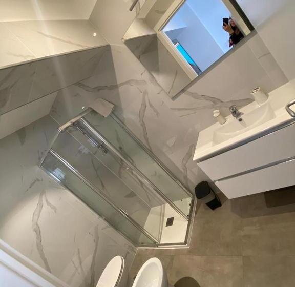 اتاق لوکس, Morra S Room