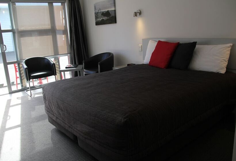 스탠다드 스튜디오, Pukekura Motor Lodge