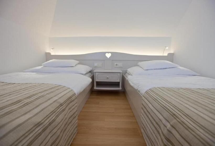스위트, Tornácos Hotel   Hegykő