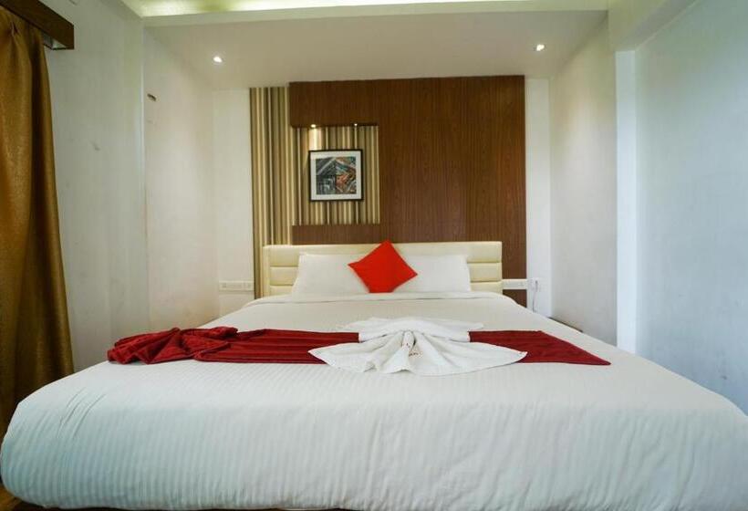 Полулюкс, Emarald Hotel Calicut