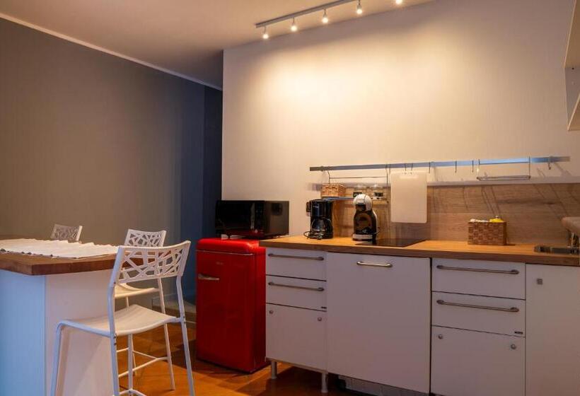 스탠다드 스튜디오, Casa Canarino