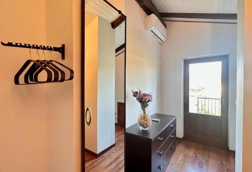 Трехместный Номер Стандарт с Балконом, Agriturismo Mammarella