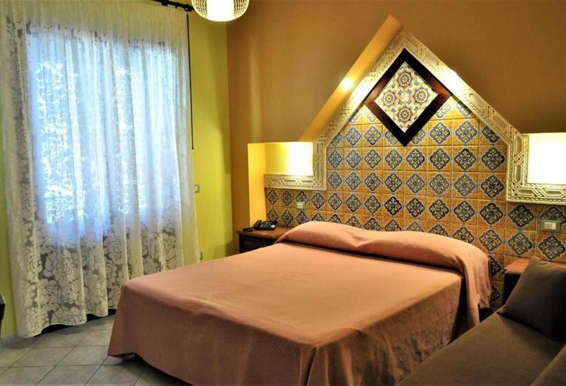 Трехместный Номер Стандарт с Балконом, Al Tair
