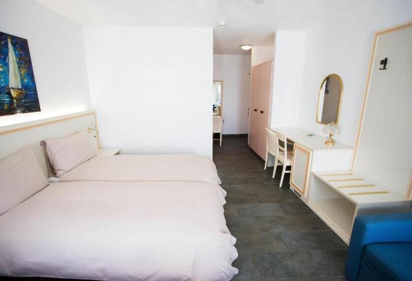 اتاق کلاس بیزنس, Hôtel Du Port