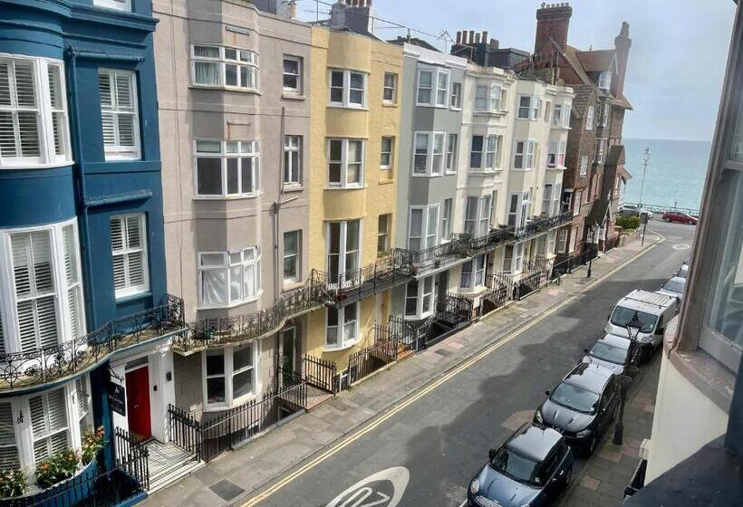 Семейный Номер, Brighton Black Hotel & Hot Tubs