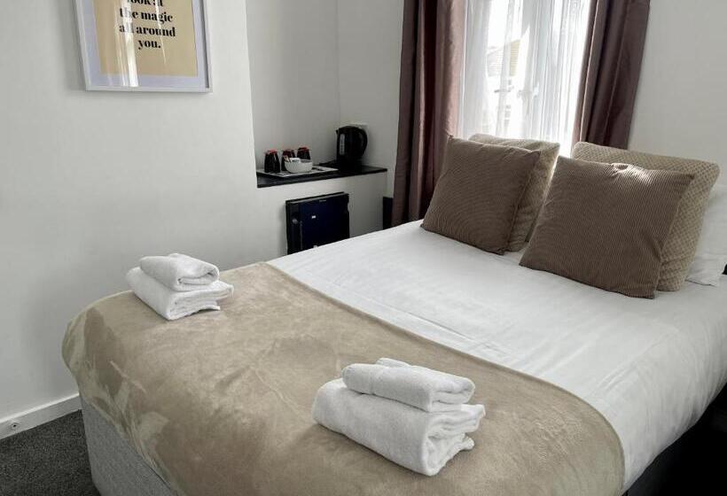 Семейный Номер Deluxe, Brighton Black Hotel & Hot Tubs