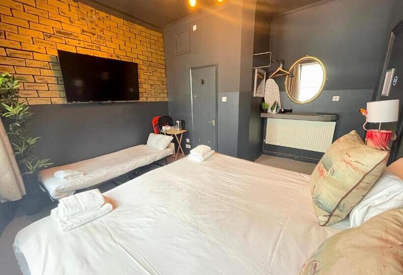 Семейный Номер Deluxe, Brighton Black Hotel & Hot Tubs