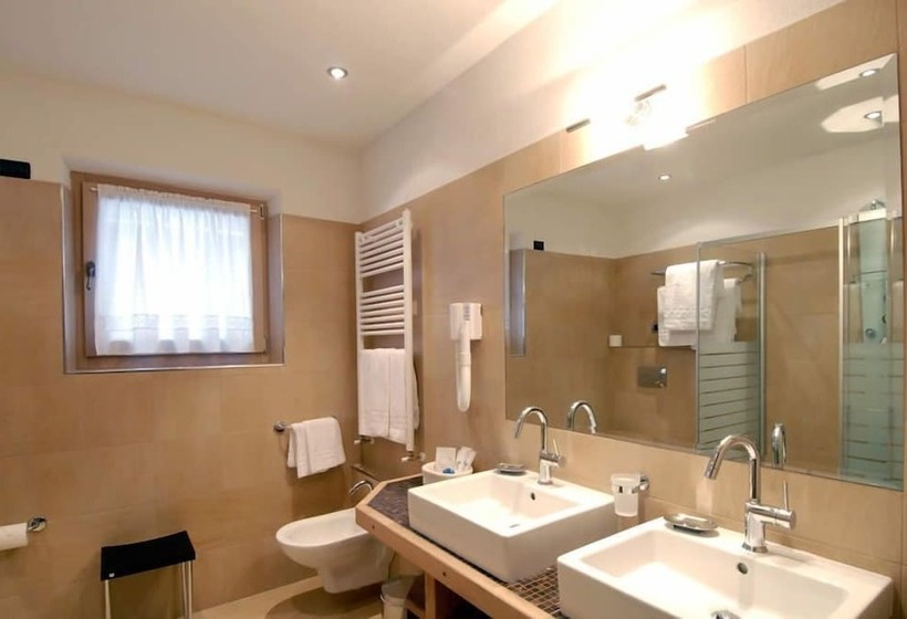 Семейный Номер, Paradise Lodge