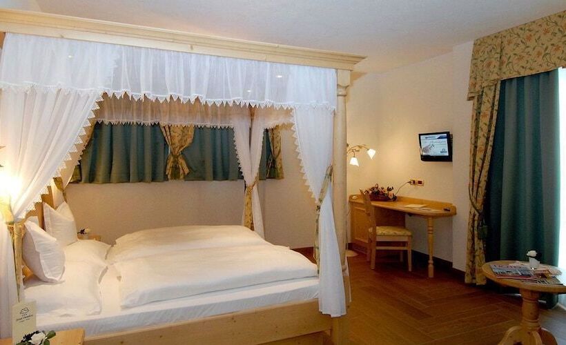Люкс, Paradise Lodge