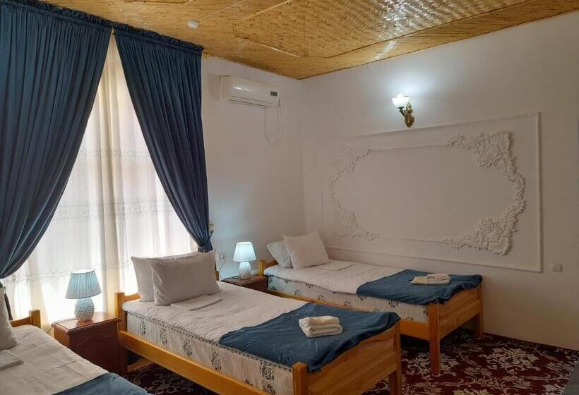 디럭스 트리플 룸, Boutique Hotel Parvina