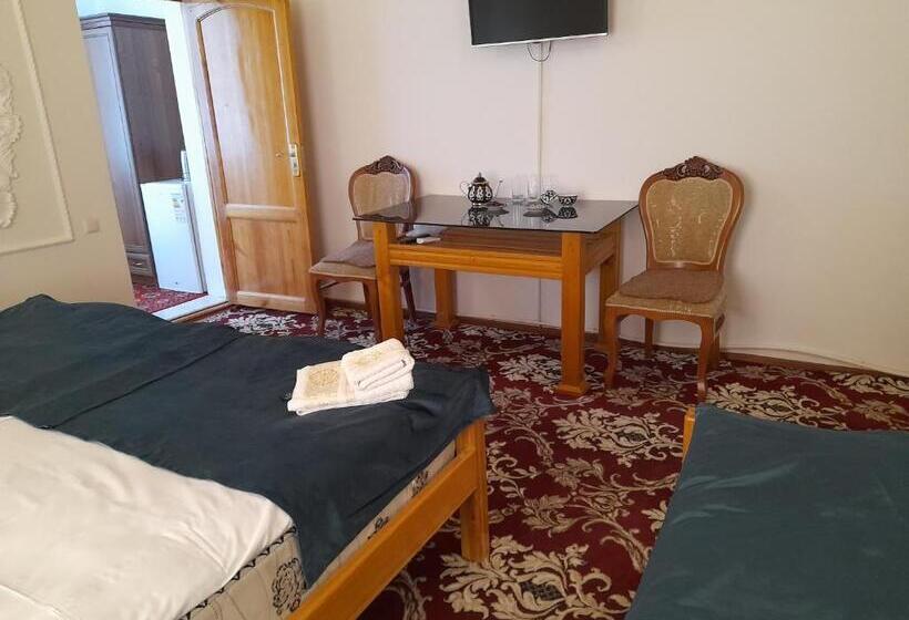 اتاق لوکس سه تخته, Boutique Hotel Parvina