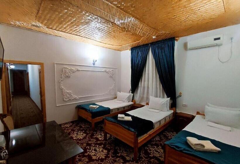 اتاق لوکس سه تخته, Boutique Hotel Parvina