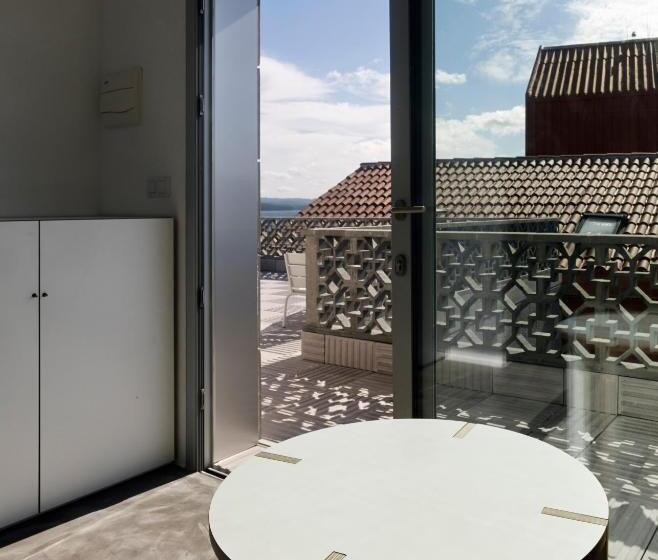 Quarto standard, Bela Muxía