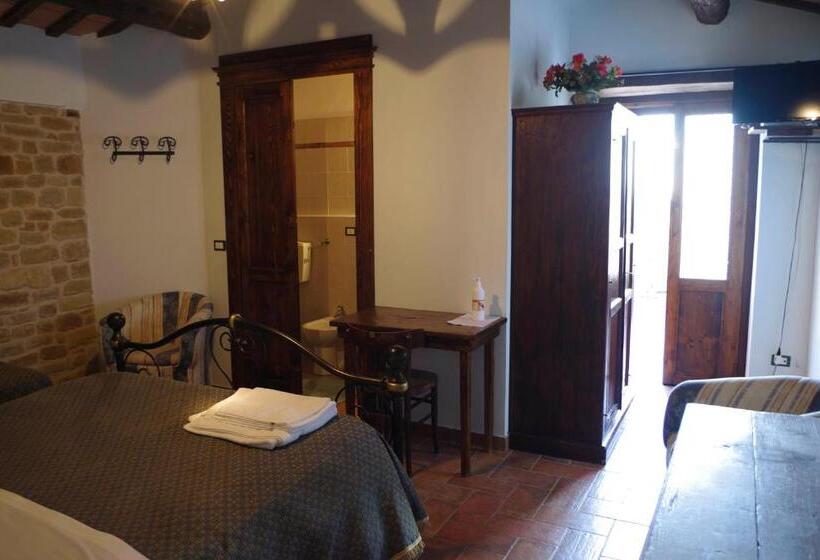 Номер Стандарт с Балконом, Azienda Agrituristica Colle San Giorgio