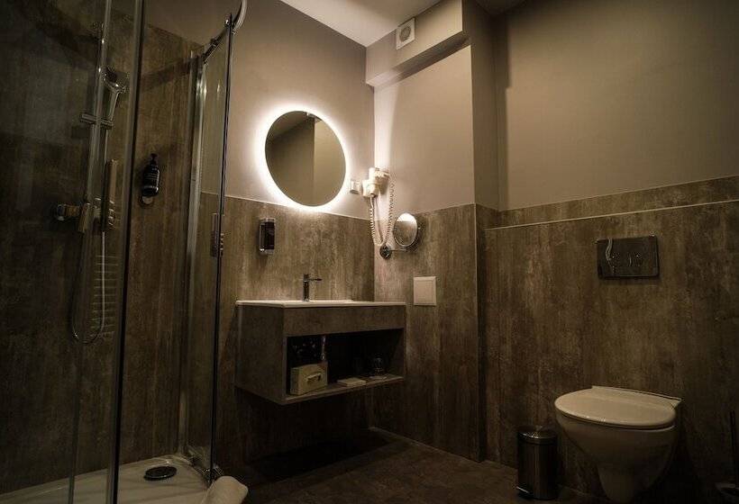 اتاق استاندارد سه نفره, Civitas