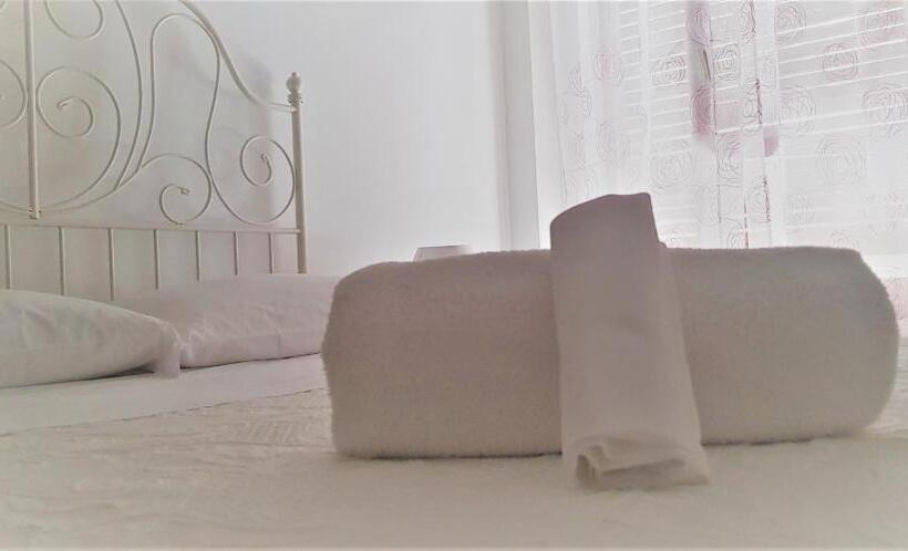 اتاق استاندارد سه نفره, Provenza