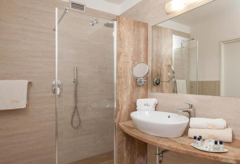 Трехместный Номер Superior, Savoy Palace   Tonellihotels