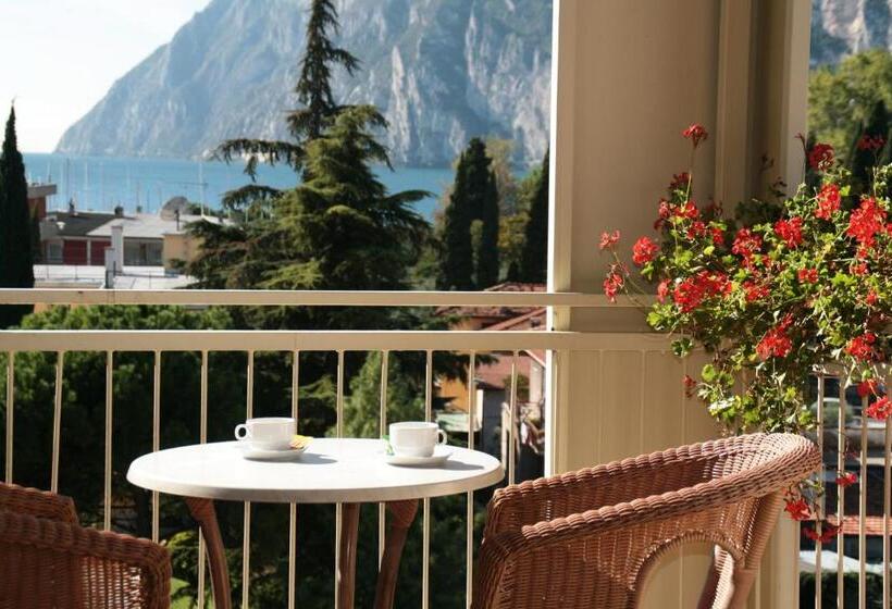 Номер Deluxe, Savoy Palace   Tonellihotels