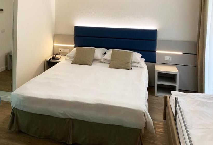 اتاق استاندارد چهار تخته, Astoria