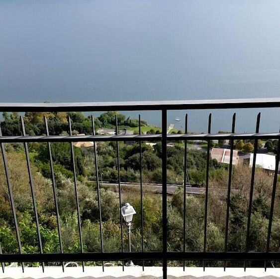 带两个卧室的顶楼公寓, Castel Gandolfo