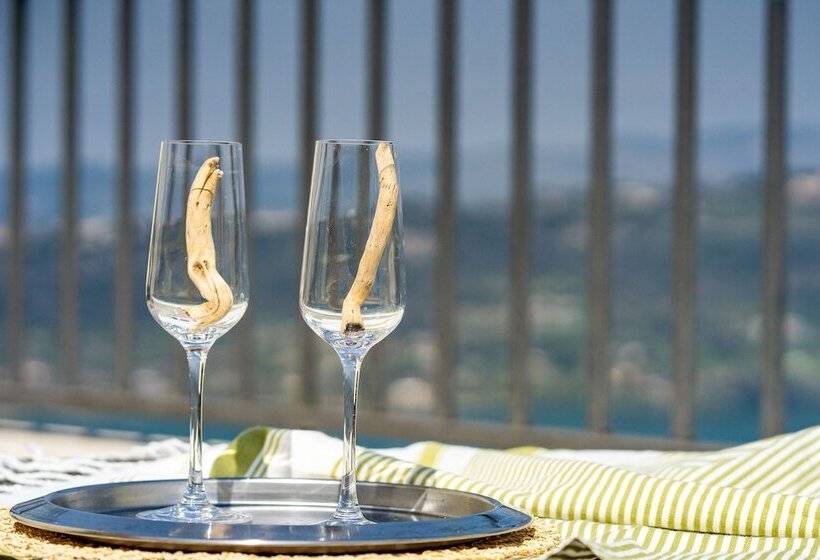 带两个卧室的顶楼公寓, Castel Gandolfo