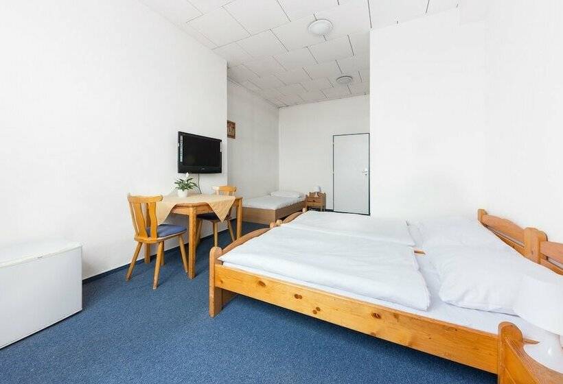 חדר סטנדרט לארבעה, City Hostel Brno