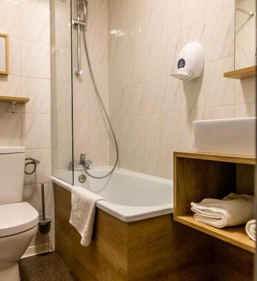 Номер Стандарт Трехместный, Ostal Pau Universite   Sure Hotel Collection By Best Western