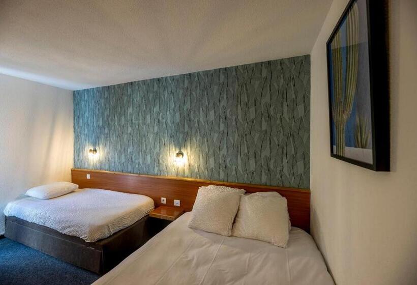Номер Стандарт Трехместный, Ostal Pau Universite   Sure Hotel Collection By Best Western