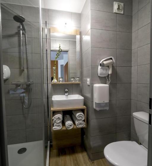 Четырехместный Номер Стандарт, Ostal Pau Universite   Sure Hotel Collection By Best Western