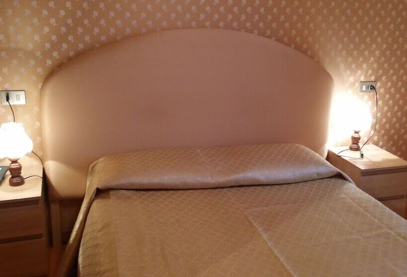 اتاق استاندارد چهار تخته, Sempione Boutique