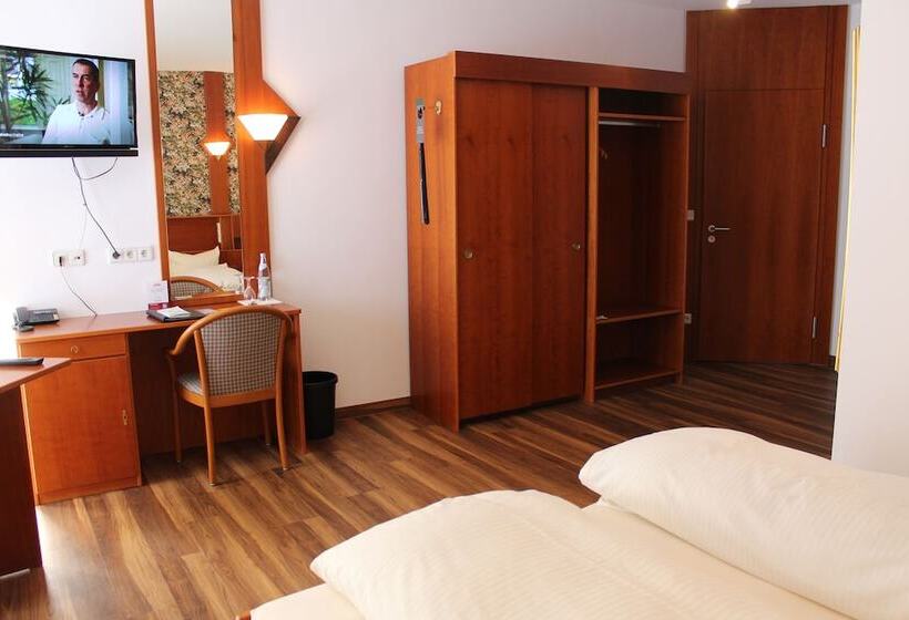 Номер Стандарт Трехместный, Land Gut Hotel Forsthof