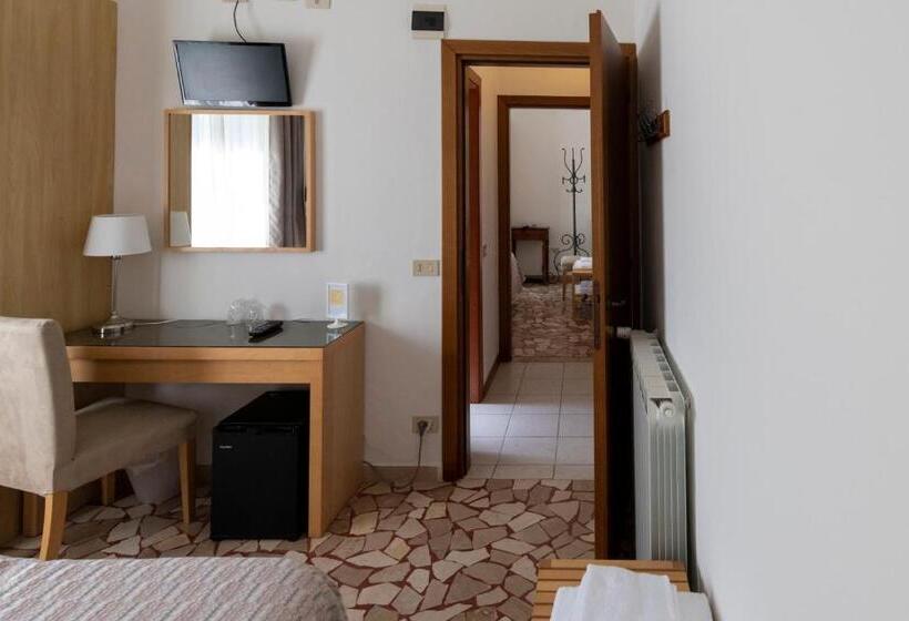 اتاق استاندارد چهار تخته, Villa Rosy
