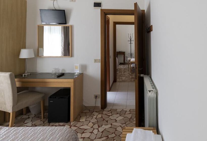 اتاق استاندارد چهار تخته, Villa Rosy