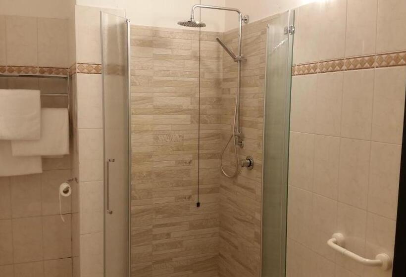 اتاق استاندارد سه نفره, Albergo Al Cacciatore