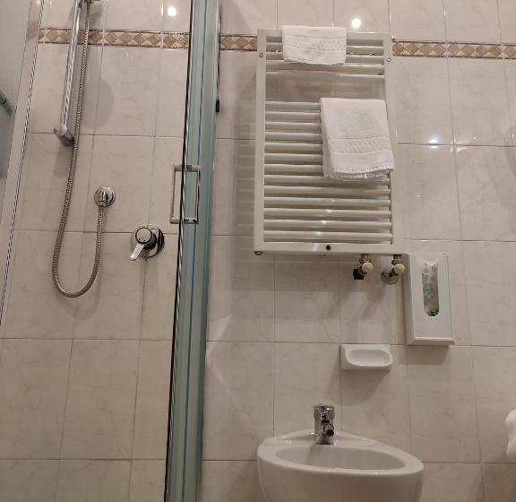اتاق استاندارد یک نفره, Albergo Al Cacciatore