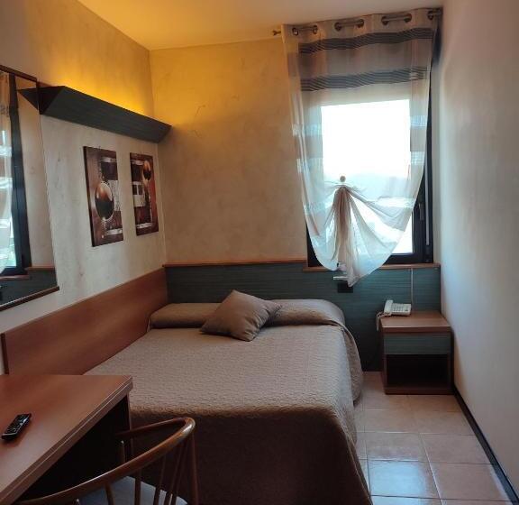 اتاق استاندارد یک نفره, Albergo Al Cacciatore