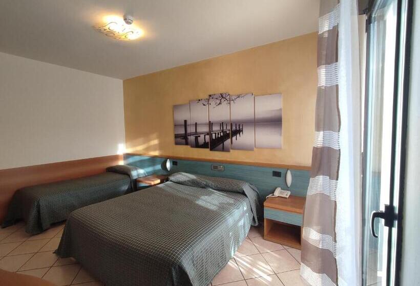 اتاق استاندارد سه نفره, Albergo Al Cacciatore