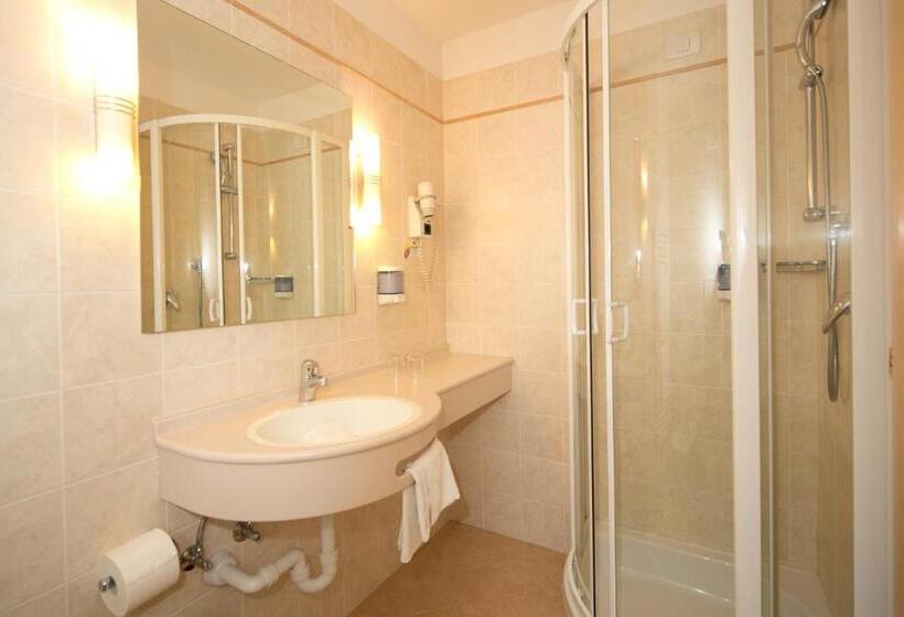 Номер Стандарт, Goldenes Roessl Adults Only
