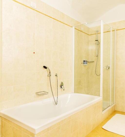 Полулюкс, Goldenes Roessl Adults Only