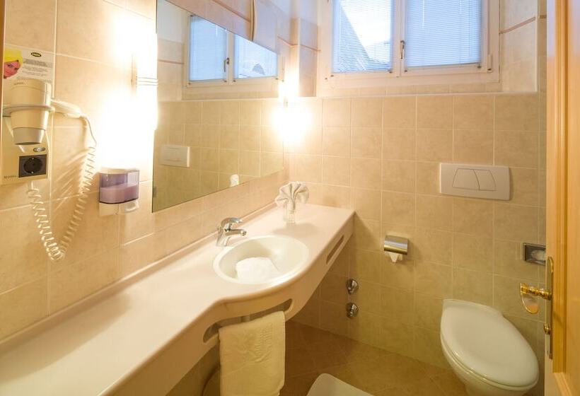 Классический Номер, Goldenes Roessl Adults Only