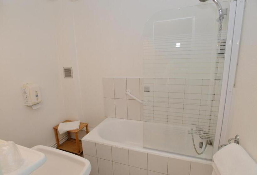 Номер Стандарт, Hôtel La Croix Blanche