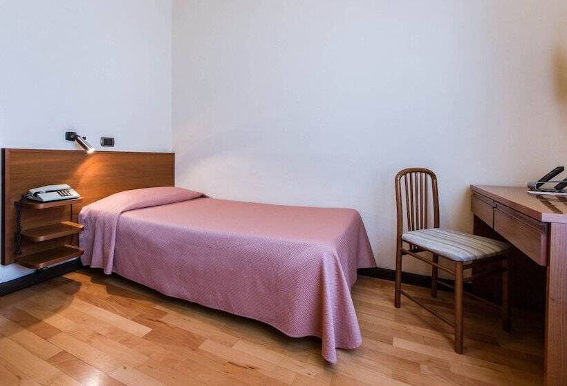 Quarto Estandar Individual, Reale