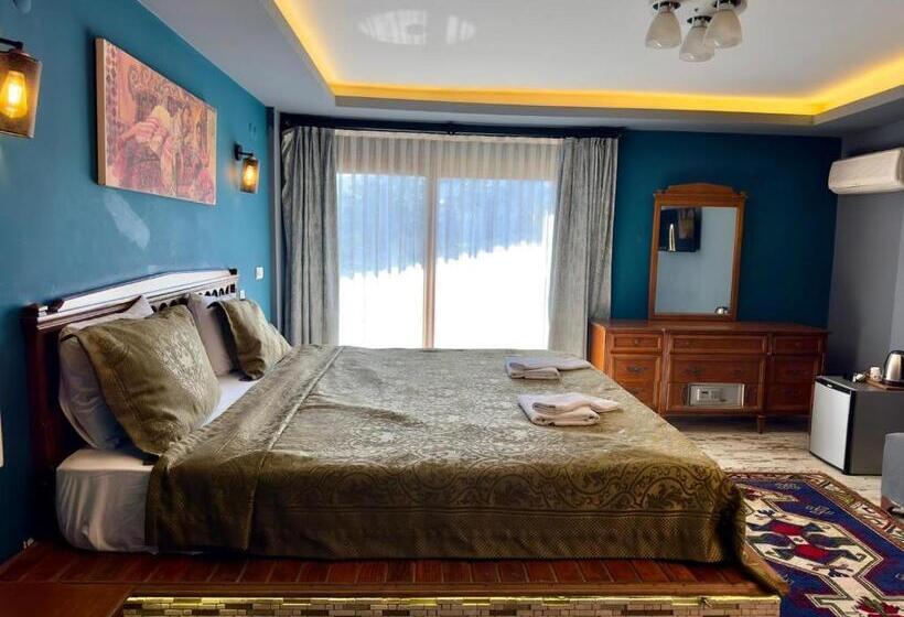 Номер Deluxe Кровать Кинг, Rebetika Hotel & Bistro