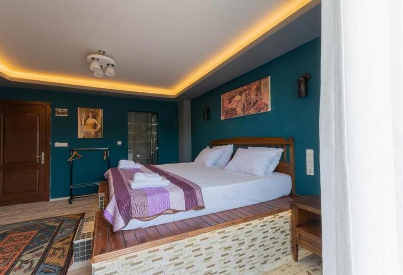 Номер Deluxe Кровать Кинг, Rebetika Hotel & Bistro