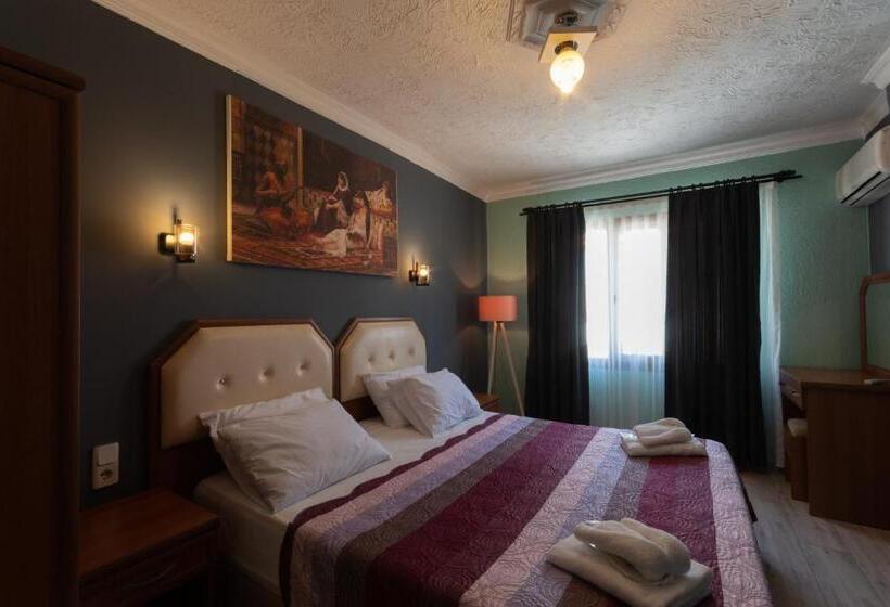 Номер Стандарт, Rebetika Hotel & Bistro